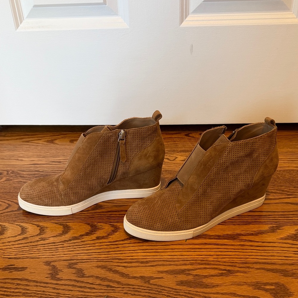 Stylish Tan Wedge Ankle Boots